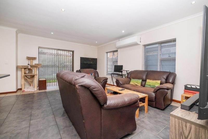 2 Bedroom Property for Sale in Protea Heights Western Cape